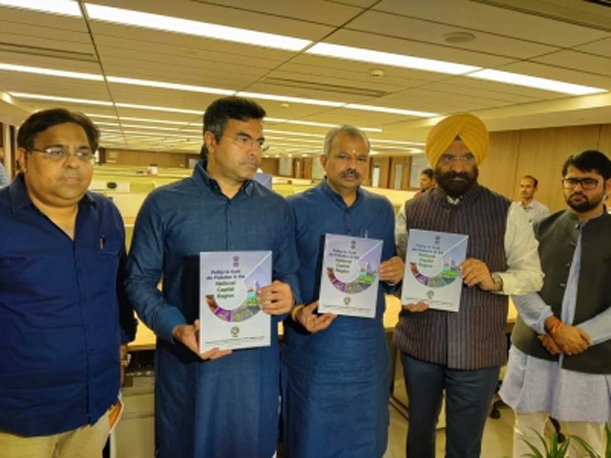 दिल्ली भाजपा प्रतिनिधिमंडल ने बढ़ते प्रदूषण को लेकर एयर पॉल्युशन कमीशन के चेयरमैन को सौंपा ज्ञापन